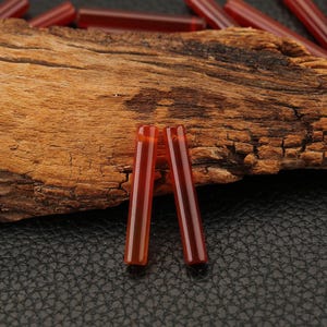 30 x 5 mm naturliga röda agatspetsar, matchande par stenstavar, toppborrade örhängenspärlor, röda ädelstenshängen för smyckes-DIY, 1 par