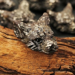 Colgante de lobo de pirita natural, cabeza de animal tallada a mano, cuenta focal perforada para hacer collares, tótem espiritual (23 mm, 30 mm, 50 mm)