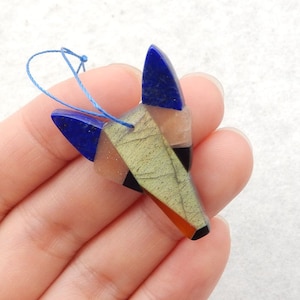 Carved Natural Flash Labradorite, Lapis Lazuli, Sun Stone, Red Agate And Obsidian Intarsia Wolf Head Pendant, 38x24x4mm, 5g - SS2432