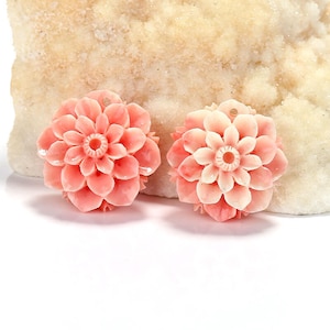 Wholesale! 1 Pair Pink Conch Shell (Made Of Powder Of Shell, Color Is Enhanced ) Flower Earring Beads, 24X13mm, 8.8g