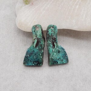Perline per orecchini in pietra preziosa naturale di crisocolla (lati grezzi), orecchini in pietra forata, regalo di gioielli con pietre preziose, 24x12x3 mm, 2,5 g - E26284