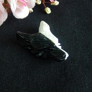 Handmade Carved Howlite And Obsidian Intarsia Gemstone Wolf Pendant Bead, Popular Wolf Head Pendant, 35x25x12mm, 10.5g image 3