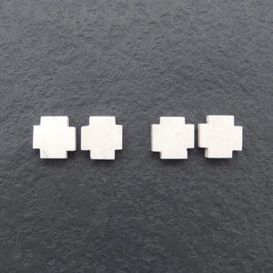 2 paires de cabochons en howlite sculptés en forme de croix (peuvent être percés), fabrication de bijoux DIY, 11 x 11 x 3 mm, 3,7 g - E29676