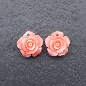 Sprzedaż hurtowa! 1 para różowych muszli (wykonanych z proszku muszli, kolor wzmocniony) kwiatowe ręcznie robione koraliki do kolczyków, 15 x 8 mm, 1,5 g - BK036