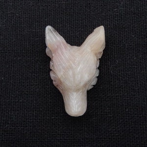 Carved Natural Pink Tourmaline Gemstone Wolf Head Pendant Bead, Popular Stone Animal Pendant, 30x20x10mm, 6.4g - E23166