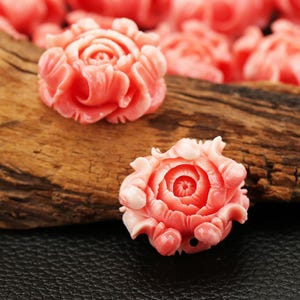 Perline di conchiglia rosa intagliata, coppia abbinata da 23 mm per orecchini, pietra preziosa naturale, materiali per la creazione di gioielli fai da te, ciondolo floreale