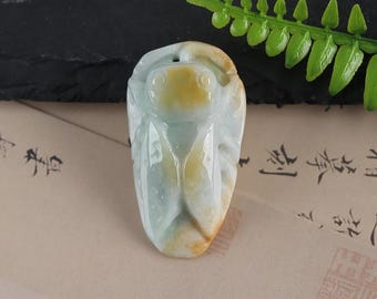 彫刻された翡翠の蝉ペンダント：天然石のお守り - Etsy 日本
