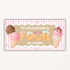 Puede incluir: Un letrero rectangular con un fondo a rayas rosas y blancas y un borde marrón. El letrero dice "Amelia screams FOUR ice cream" con dos conos de helado a cada lado.