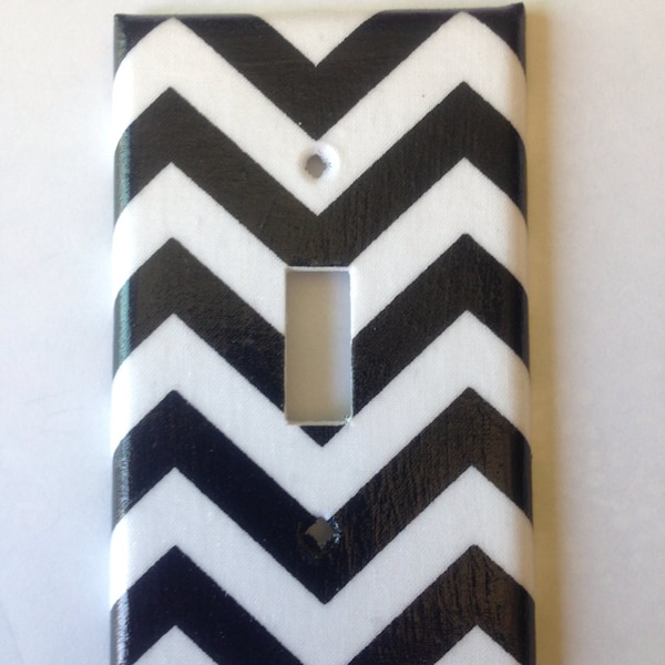 Black and White Chevron Light Switch Plate / Light Switchplate Cover / Black and White Decor / Black and White Nursery Decor / Zig Zag Decor