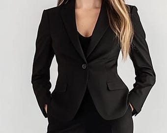 Traje negro a medida para mujer: Blazer y pantalón con tallas grandes