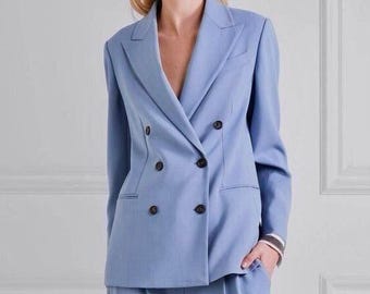 Traje sastre para mujer: Chaqueta cruzada azul celeste - Pantalón de corte ajustado