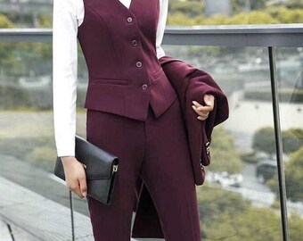 Traje de tres piezas para mujer: Blazer, chaleco y pantalón color burdeos - Corte personalizado