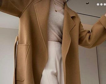 Abrigo de lana marrón a medida: largo, cálido, ideal para la oficina y actividades al aire libre