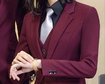 Traje de mujer burdeos a medida, corte ajustado (blazer, chaleco, pantalón)