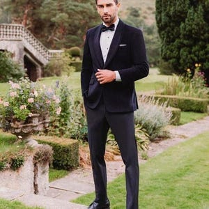 Schwarzer Samt-Frack: Maßgeschneiderter Herren-Hochzeitsanzug (zweiteilig)