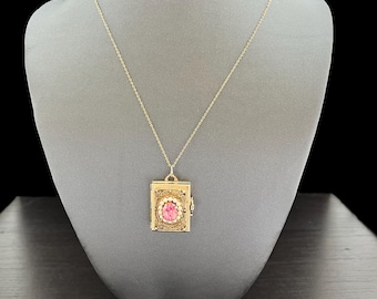 Rare Vintage Coro 4 picture photo locket with Pink Center stone and pearls