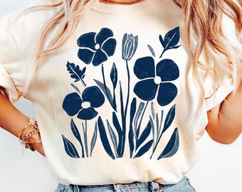 Camisa vintage con estampado floral en linóleo PNG, diseño floral bohemio azul marino por sublimación, flores silvestres PNG, estilo cottagecore descolorido PNG botánico, PNG de moda
