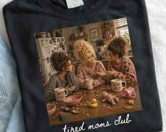 Club delle mamme stanche con la faccia da bambola PNG, Meme disgustoso con la faccia da bambola PNG, Design divertente per la sublimazione sulla maternità, La maternità retrò alla moda non è facile PNG