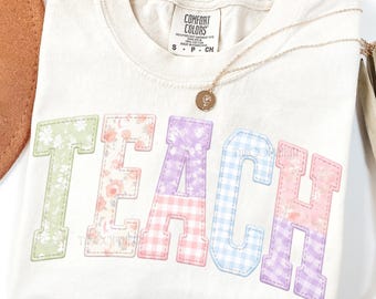 Faux Quilted Teach Png, Patchwork GrandmaCore Lehrer Sublimationsdesign, Faux Gestickter Erzieher Shirt Design, trendiges Png Design