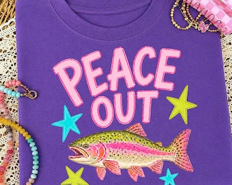 Trendig Peace Out Trout PNG, Preppy Fish Sublimation Design, Sommar PNG, Barntröja Design, Preppy Trout PNG, Trendig Fångstfras PNG