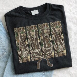 Pinselstrich-Tarnmuster Amen (PNG), Religiöses T-Shirt (PNG), Verspieltes christliches Sublimationsdesign, Retro-Jagdmotiv (PNG), Trendiges PNG-Design, T-Shirt-Design Bild 3