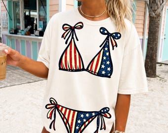 Top de bikini PNG, diseño de camiseta de traje de baño de EE. UU., diseño de sublimación de verano de moda, PNG de playa femenino
