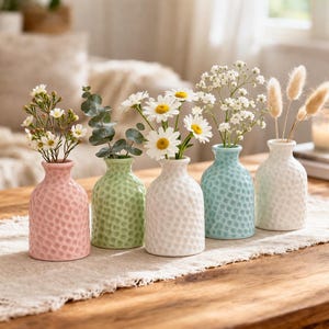 Mini jarrón de cerámica para flores pequeñas, jarrón pequeño martillado en tonos pastel, bonito adorno para estante, adorno para mesa de centro, decoración minimalista para el hogar, jarrón individual