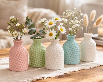 Mini jarrón de cerámica para flores pequeñas, jarrón pequeño martillado en tonos pastel, bonito adorno para estante, adorno para mesa de centro, decoración minimalista para el hogar, jarrón individual
