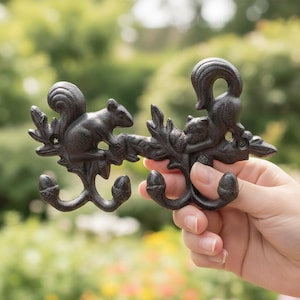 Cast Iron Squirrel Multi Wall Hook with Acorn Hooks – Heavy Duty Rustic Coat Rack – Woodland Animal Key Holder – Farmhouse Entryway Decor