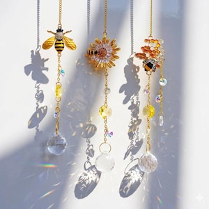 Bee Suncatcher Crystal Prism – Honey Bee Window Hanging, Daisy Bee Rainbow Light Sun Catcher, Honeycomb Decor, Gift for Bee Lover