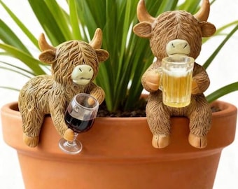 Highland Cow Pot Hangers, Resin Garden Decor, Beer & Wine Sitting Cow Plant Hangers, Cute Planter Rim Pendent Figurines