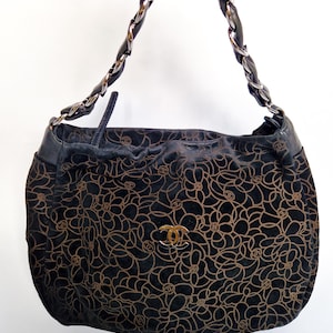 Vintage Chanel Wildleder Kamelie Hobo Tasche - Schwarz - Authentische Designer Schulter Geldbörse - Seltenes Blumen Detail