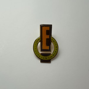 Vintage E! Television Logo Enamel Pin: 90s Pop Culture Accessory