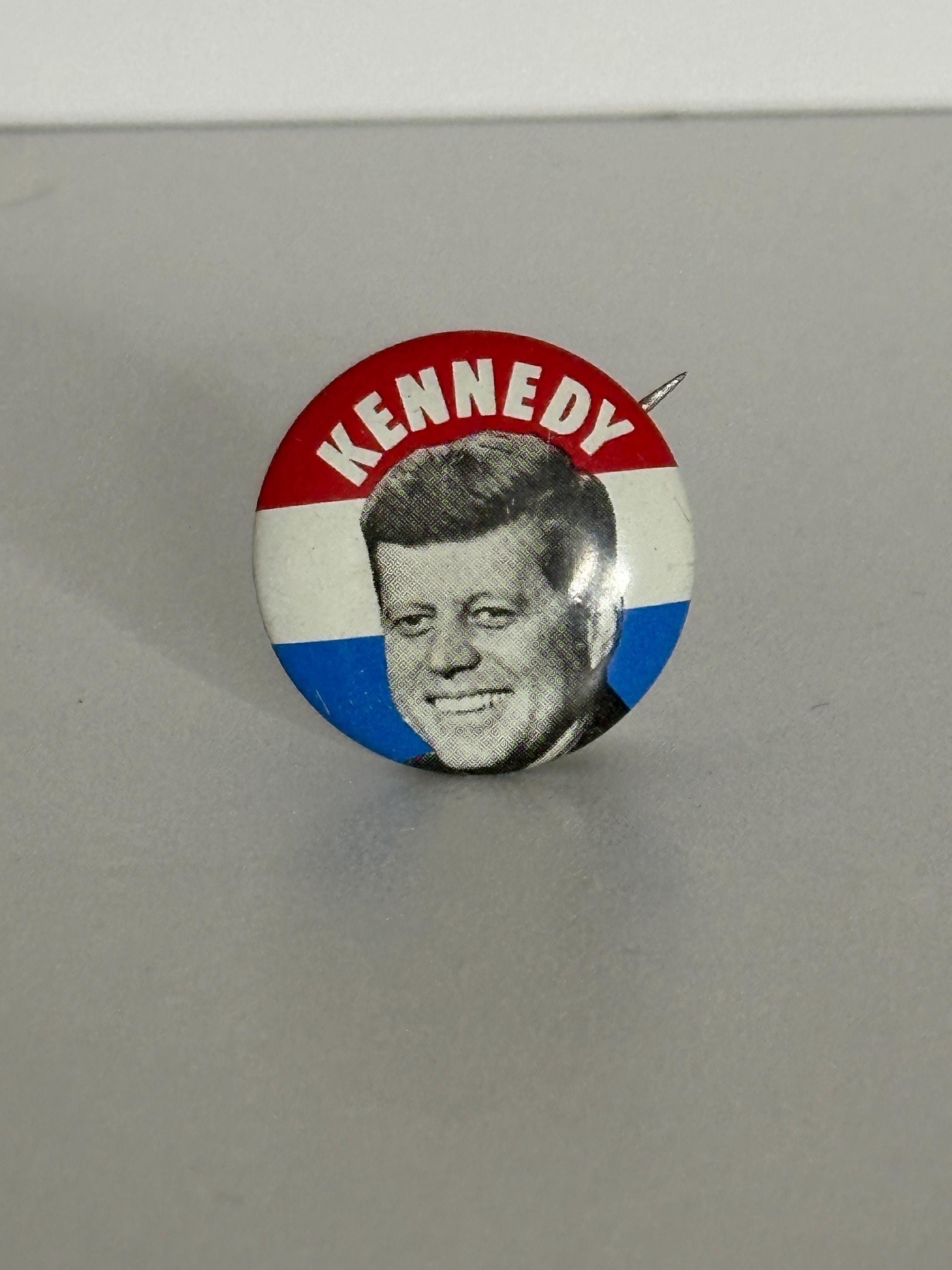 ケネディ選挙ピンバッジ：赤、白、青のボタン - 1960年代の政治