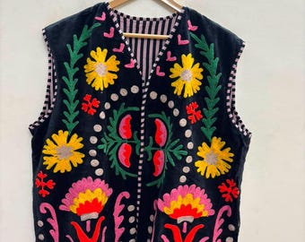 Chaleco Suzani de terciopelo negro / Chaqueta étnica / Chaleco bordado sin mangas / Chaleco boho hecho a mano para combinar con otras prendas / Chaleco para festivales / Regalo para ella