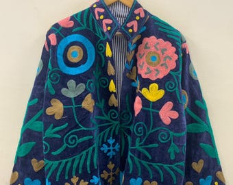 Chaqueta corta bordada estilo suzani de terciopelo bohemio / Abrigo de primavera uzbeko hecho a mano / Chaqueta étnica vintage / Prenda de abrigo cálida de invierno / Regalo para ella