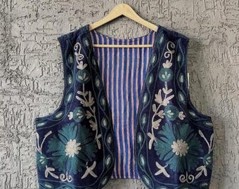 Etniczna aksamitna kamizelka Suzani | Ręcznie haftowana bezrękawnik w stylu boho | Prezent dla niej | Odzież na festiwal etniczny | Aksamitna kamizelka w stylu boho dla kobiet