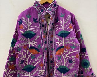 Chaqueta vintage de terciopelo bordado Suzani / Chaqueta para festivales / Kimono / Abrigo de invierno / Chaqueta tribal bohemia / Regalo para ella