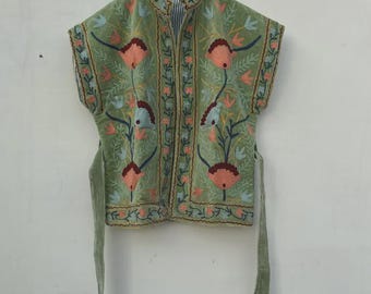 Chaleco bordado Suzani de terciopelo verde / Chaqueta floral estilo boho
