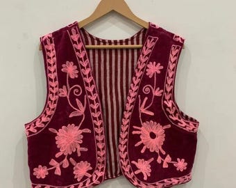 Ręcznie robiona haftowana aksamitna kamizelka Suzani w stylu boho, indyjska kamizelka | Krótka kurtka | Prezent dla niej | Turecka kamizelka | Bezrękawnik w stylu etnicznym
