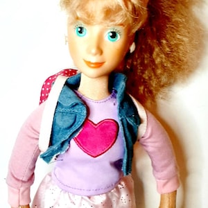 Vintage Mattel Hot Looks posierbar Fashion Doll Ersatz Outfit Stiefel Rucksack 1980er Jahre Pastel