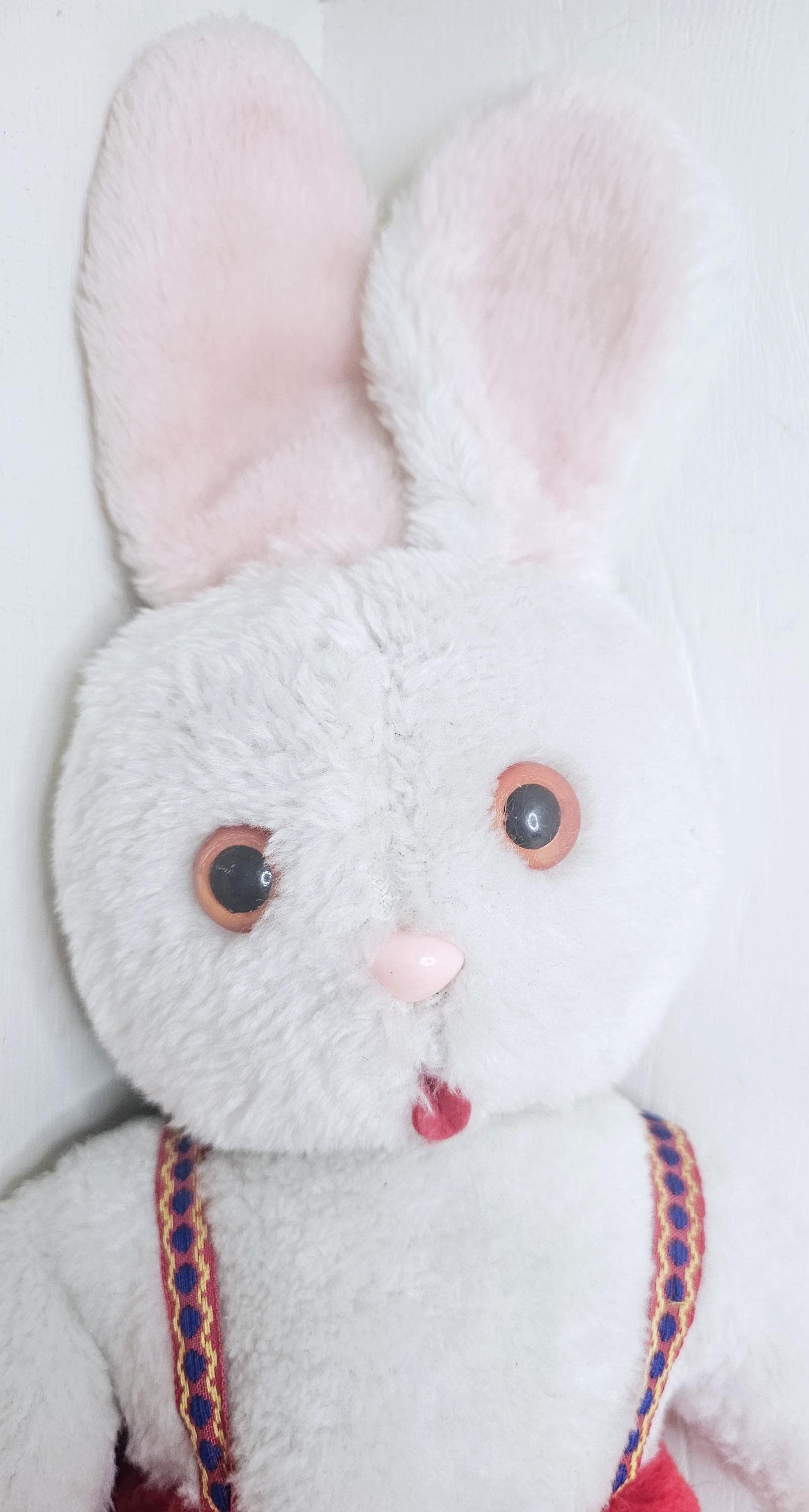 ヴィンテージ キッチュ ぬいぐるみ ウサギ 1970 年代 赤い