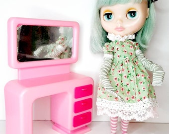 Vintage Barbie Dream house Dressing table Arco bubblegum Pink Furniture clothing storage Fashion doll house Blythe