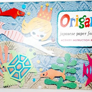 Puede incluir: Una portada de libro colorida con el título "Origami: japanese paper folding ACTIVITY INSTRUCTION BOOK". La portada presenta una sirena, una tortuga y peces, todos hechos de papel.
