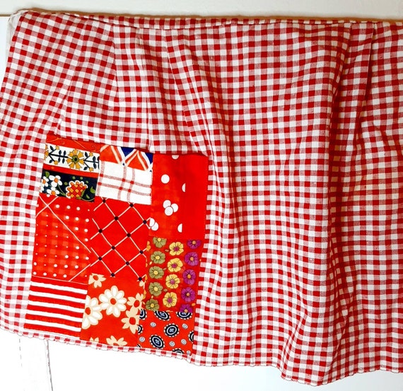 Vintage Apron Red Gingham Floral Patchwork Pocket… - image 4