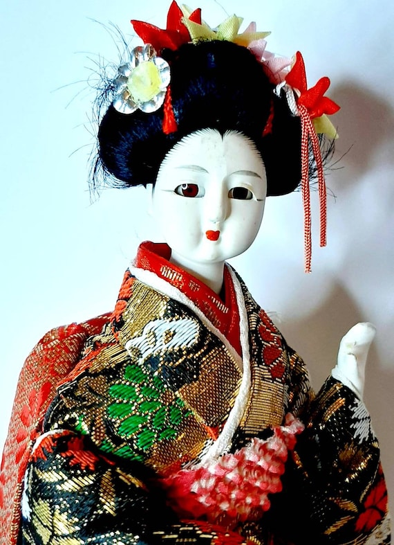 Geisha de porcelana japonesa vintage Maiko vestida tradicional