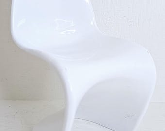 Vintage Midcentury Modern Curvy Plastic Doll House Chair Kitsch modernist sixties seventies dollhouse furniture Blythe Barbie  Eames WHITE