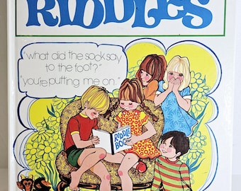 Mis primeros acertijos vintage. Un libro divertido de Paul Hamlyn con ilustraciones kitsch de tapa dura a color, chistes efímeros y gráficos geniales de los años 70.