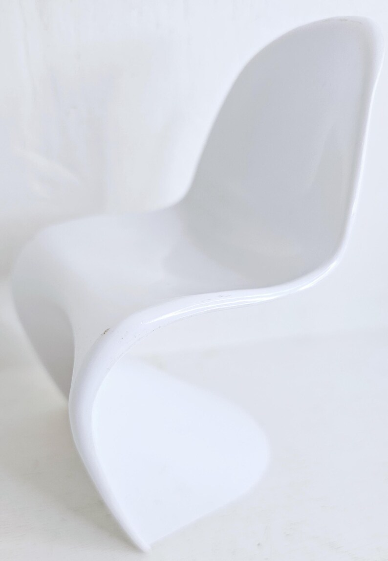 Kitsch Chair Vintage Midcentury Modern Curvy Plastic Doll House Chair Kitsch ...