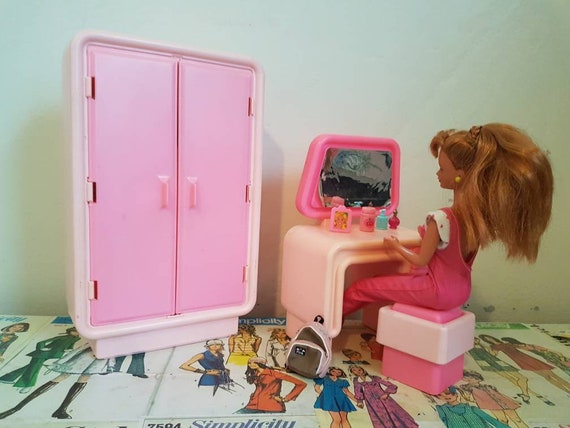 barbie doll dream house vintage